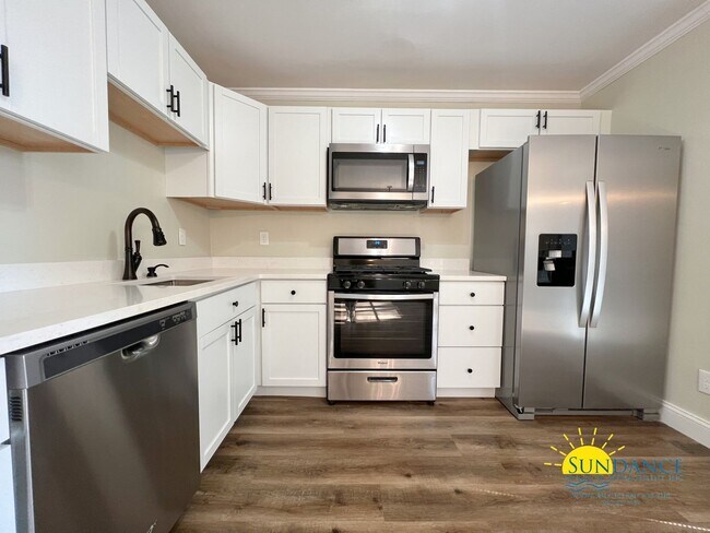 Building Photo - Fully renovated home with custom upgrades!