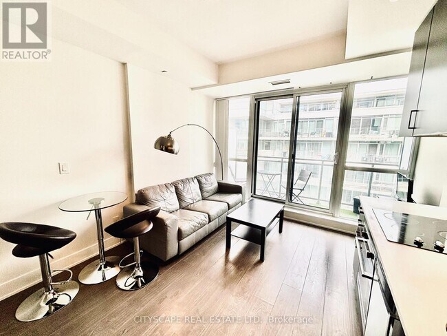 Photo du bâtiment - 508 Wellington St W