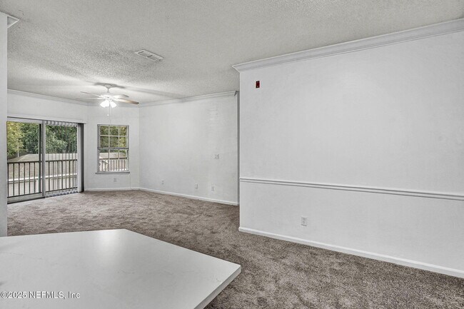 Building Photo - 10000 GATE Pky