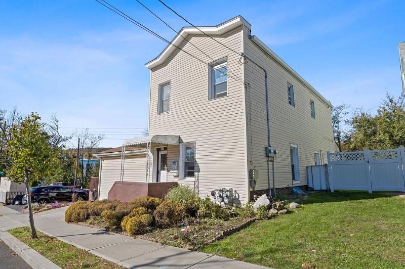 Primary Photo - 28 Butler St