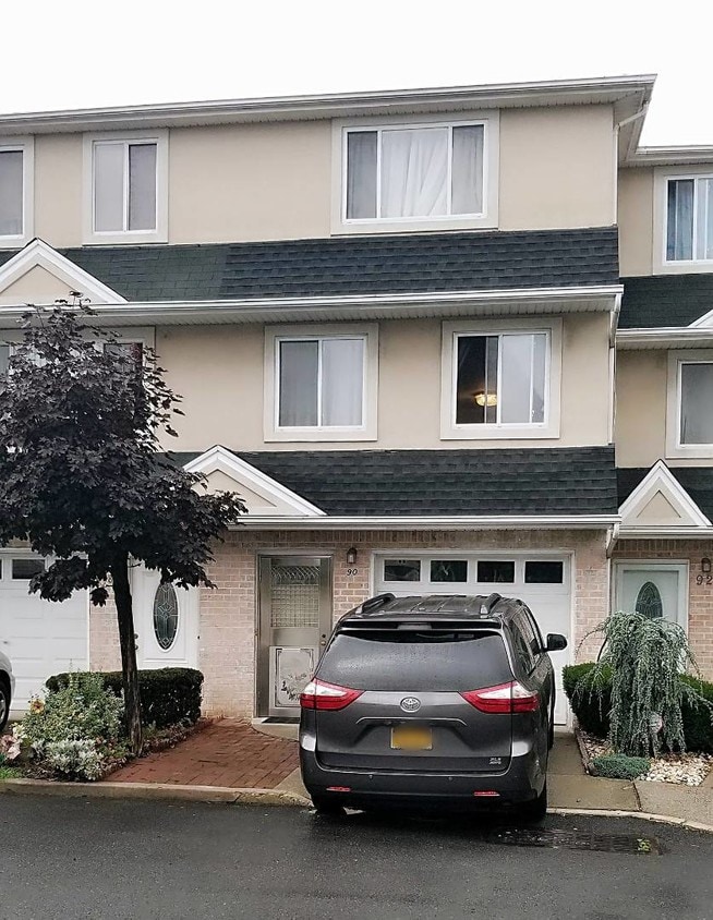 Primary Photo - 90 Seagate Ct