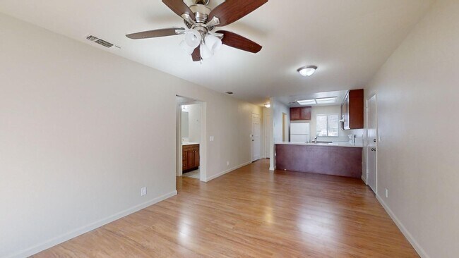 Foto del edificio - 2720-2724 Bravado Drive