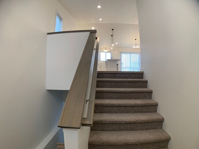 Foto del edificio - 4 Bed 2 Bath Single Family Home