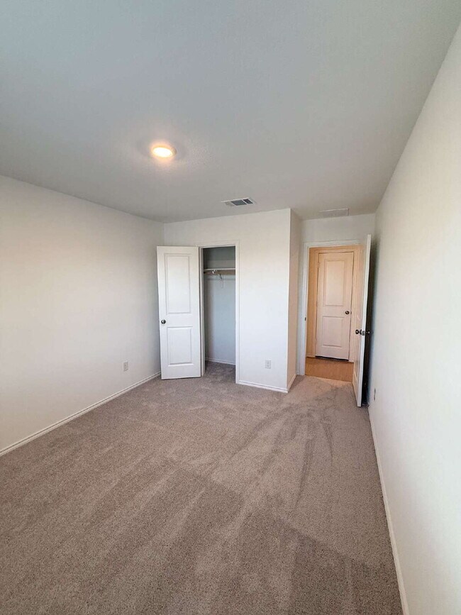 Building Photo - One Story 4 Bedroom/2Bath - For Rent - San Marcos, TX - Minutes From Shopping, Entertainment, and...