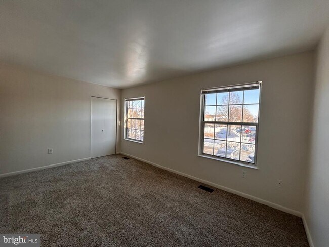 Foto del edificio - 63 Lexton Dr