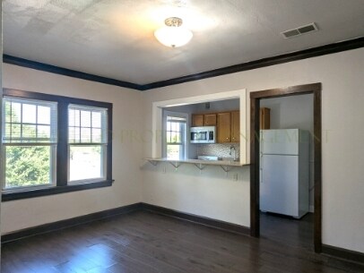 Foto del edificio - 1422 E State St