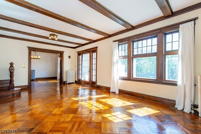 Foto del edificio - 46 Essex Ave
