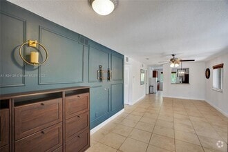 Building Photo - 6235 SW 47th Manor