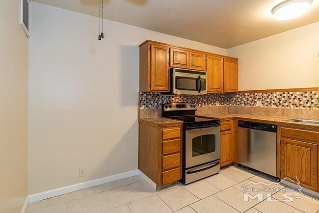 Building Photo - 1411 Selmi Dr