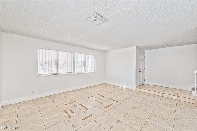 Foto del edificio - 2408 Paradise Village Way