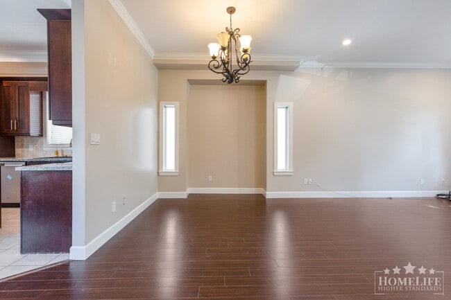 Building Photo - Stunning 4-Bedroom, 3-Bathroom Home for Re...