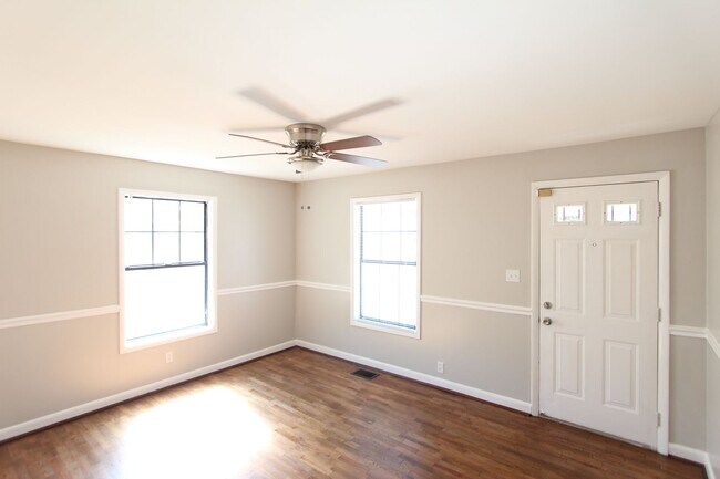 Foto del edificio - New on the Market with Great New Features!!