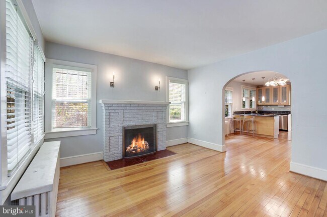 Building Photo - 818 N Edgewood St