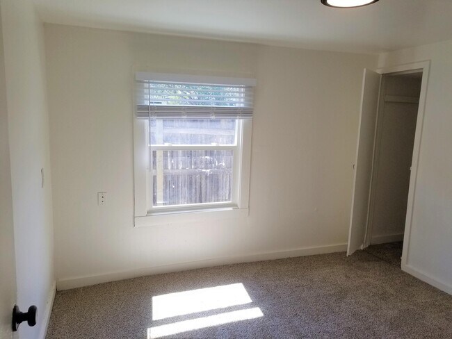 Building Photo - 4566 Virginia Ave