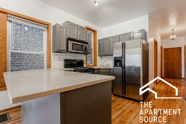 Foto del edificio - 2110 N Oakley Ave