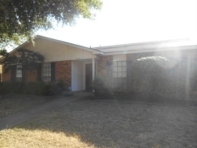 Building Photo - 10371 White Elm Rd