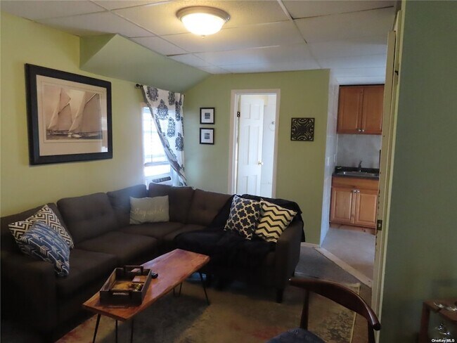 Building Photo - 33 Deer Park Avenue Unit 27 A