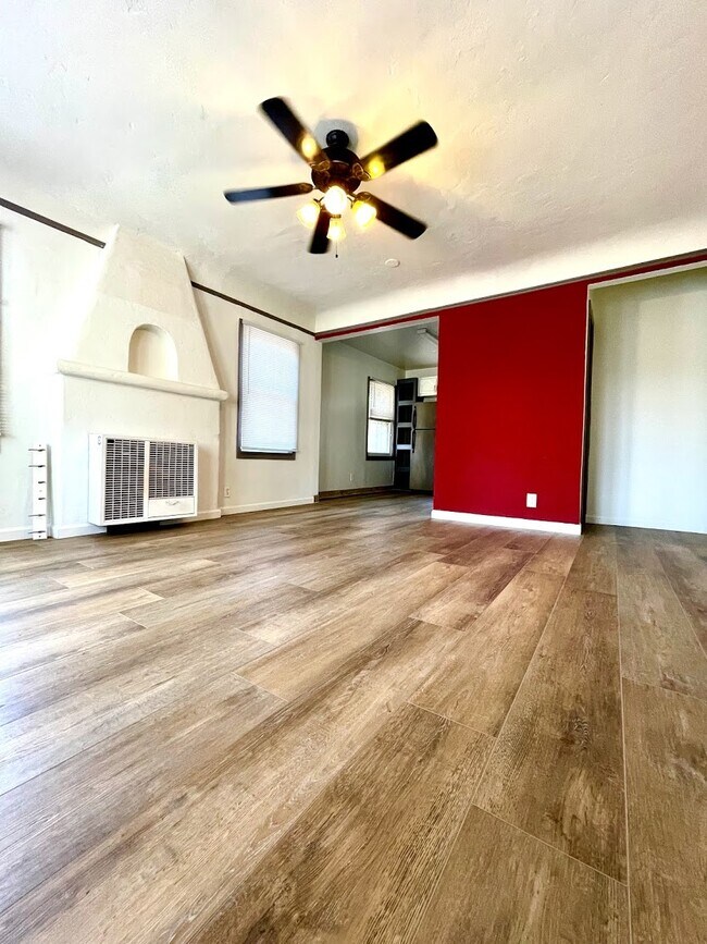 Foto del edificio - 1339-1345 S. Sycamore Avenue