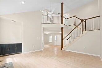 Building Photo - 703 Porter Way W