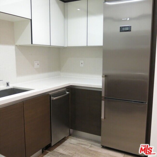 cocina de estilo europeo - 1611 S Beverly Glen Blvd