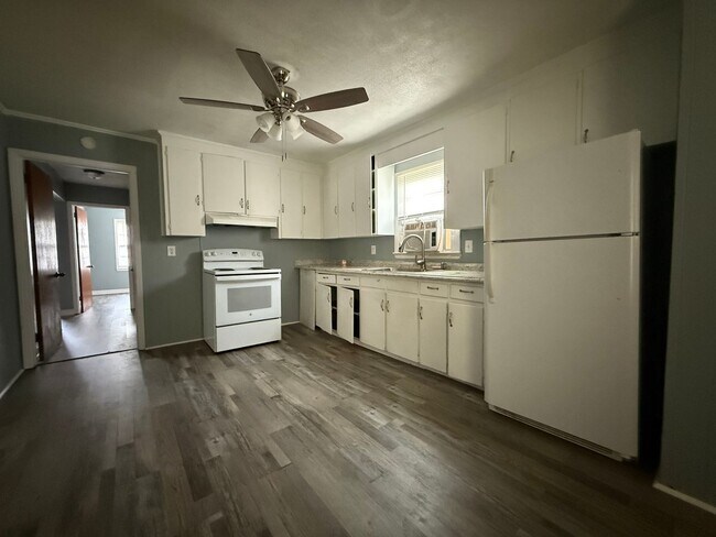 Foto del edificio - 3 Bedroom Home for Rent