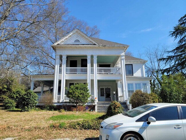 Building Photo - 505 E River Street
