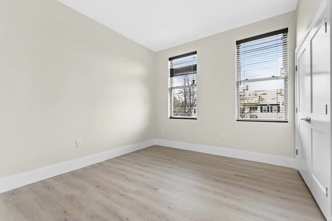 Foto del edificio - 66 Emerson St