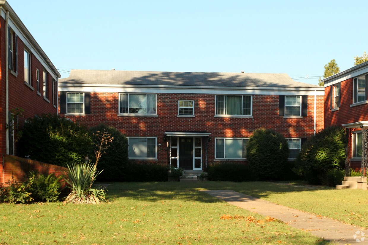 Foto del edificio - 170-174 Thierman Ln