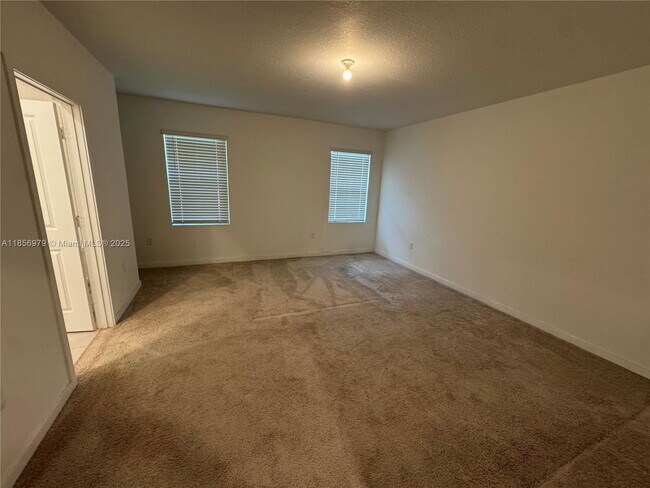 Building Photo - 1780 SE 9th Ave