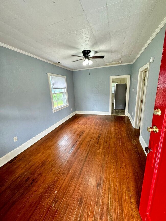 Building Photo - 2 bed house Rva North Side! PET FRIENDLY, ...