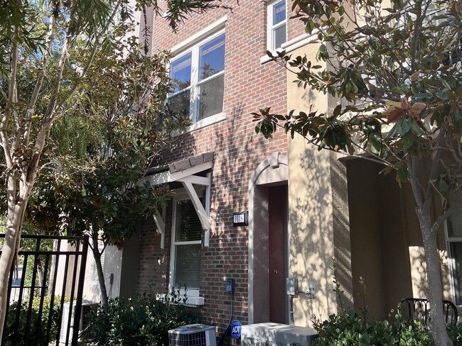 Foto del edificio - 1118 Elfin Forest Rd W