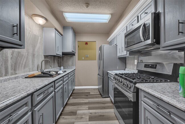 Foto del edificio - 7223 Lakewood Dr