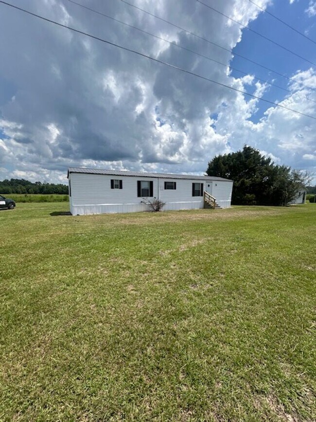 Foto del edificio - 3-bedroom, 2-bath mobile home