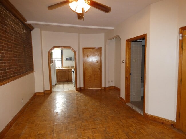 Building Photo - 936 Willow Ave