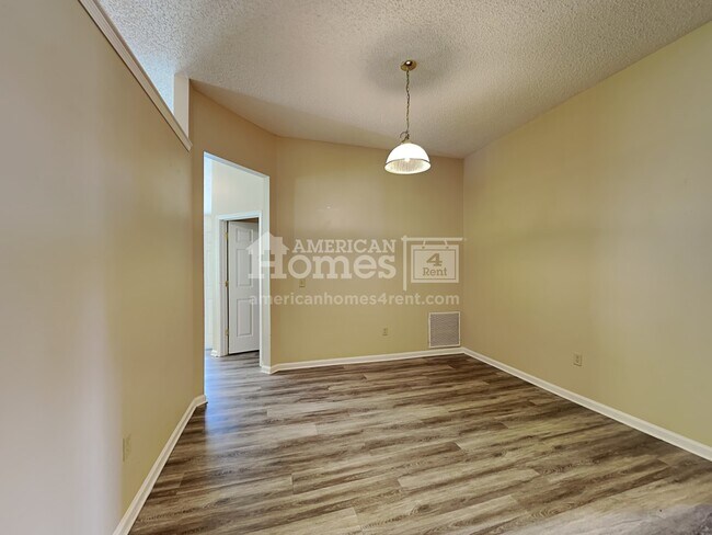 Building Photo - 685 Mackenzie Circle