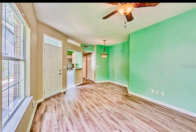 Foto del edificio - 322 NW 50th Blvd