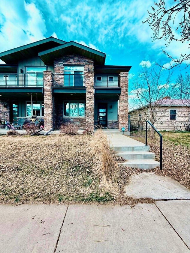 Primary Photo - Modern 4-Bedroom Duplex in Vibrant Overlan...