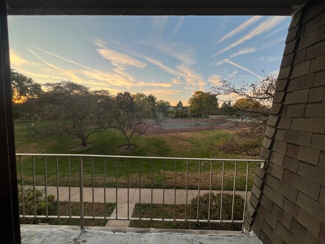 Foto del edificio - 228 E Bailey Rd