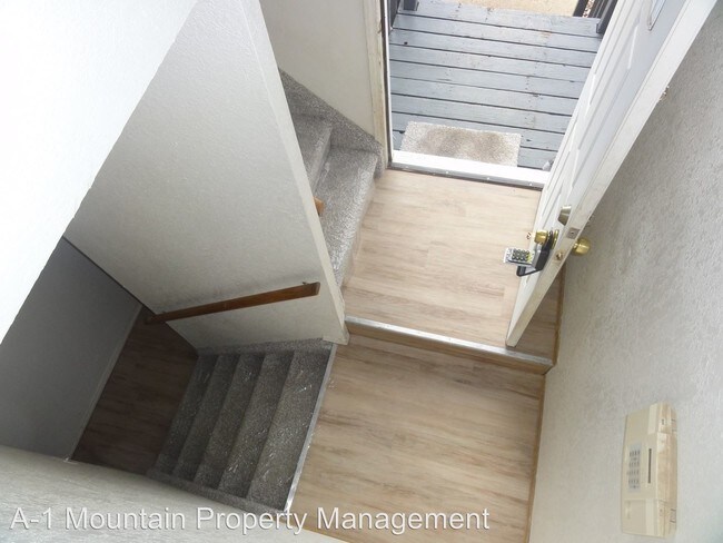 Foto del edificio - 3 br, 1.5 bath House - 1885 Swearinger Dr.