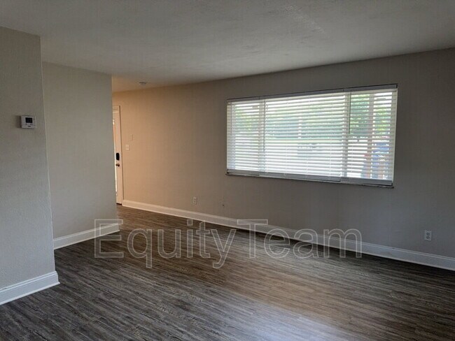 Foto del edificio - 204 N 10th St