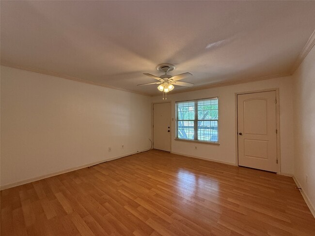 Building Photo - 845 Augusta Dr