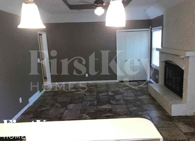 Foto del edificio - 14504 Laquinta Dr