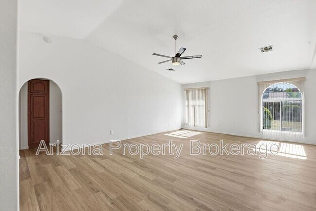 Foto del edificio - 2325 W Stottler Dr