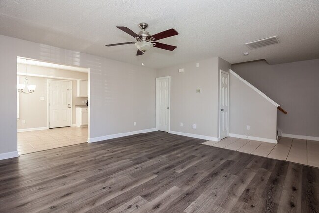 Foto del edificio - 6620 Rain Creek Way