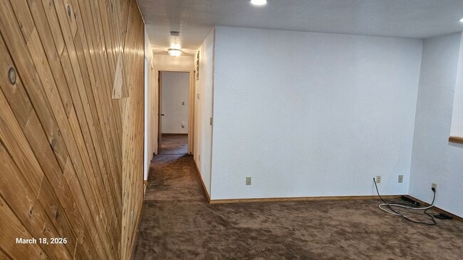 Building Photo - 1335 W Scenic Dr