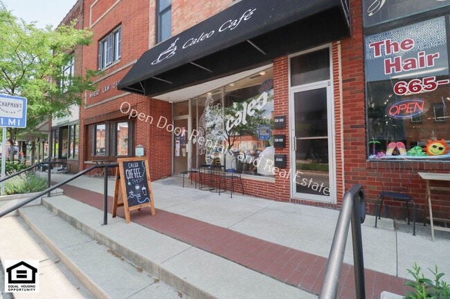 Building Photo - 113 1/2 W Maumee