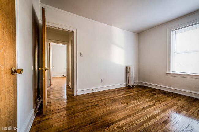 Building Photo - 1521 W 81st St