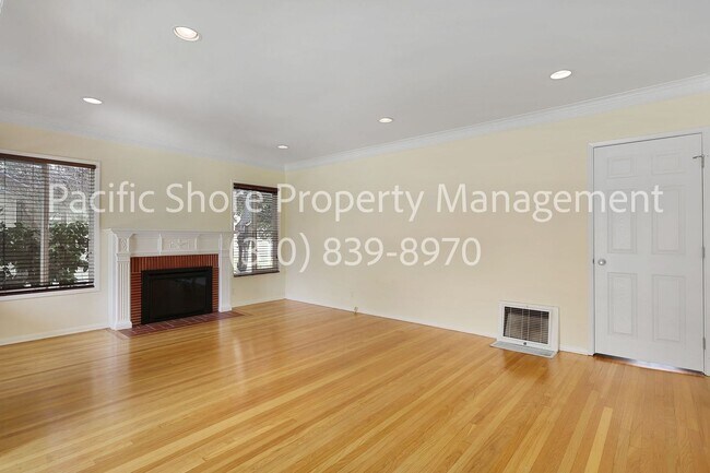 Foto del edificio - Gorgeous 2+1 Updated Home...In the Culver ...