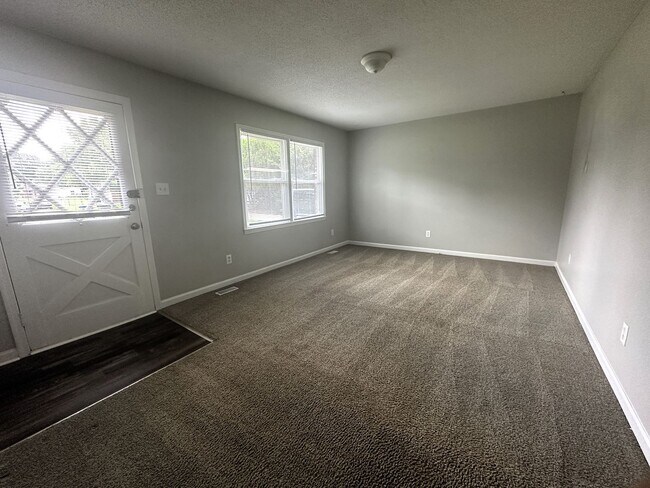 Building Photo - Northeast Raleigh 3 bedroom gem!