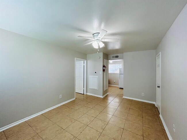 Building Photo - 1145 N Durham Dr